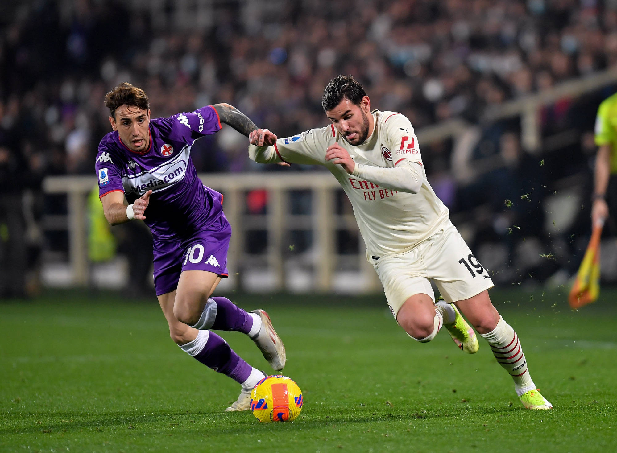 包含佛罗伦萨主场胜利，稳固联赛中游位置的词条